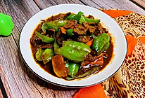 只加一种调料的青椒炒牛肉的做法