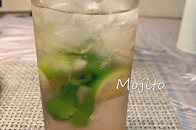 听着周杰伦的《Mojito》，做了一杯mojito