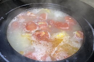 适合东北人口味和厨房的煲汤：汤城小厨的龙骨玉米汤