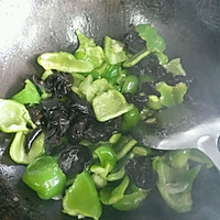 青椒木耳鸡蛋的做法图解5