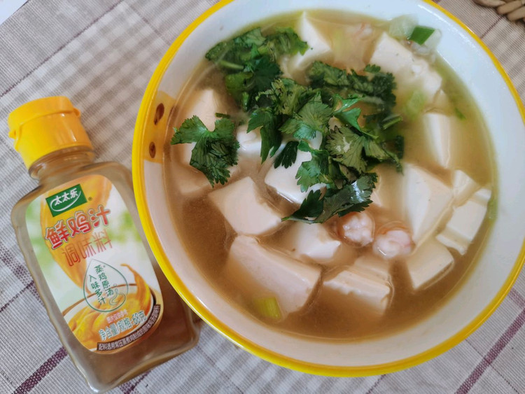 鸡汁豆腐虾仁汤的做法