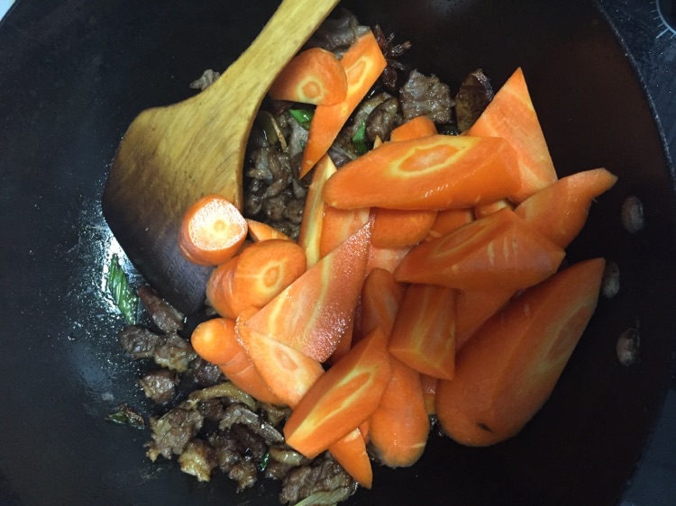羊肉胡萝卜炖粉条青菜的做法图解9
