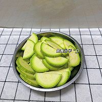 西葫芦炒鸡蛋的做法图解3