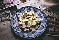 一清二白的 小葱拌豆腐的做法