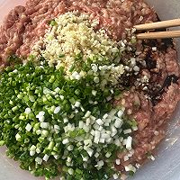 #肉食主义#猪肉馅的大肉包子 一口下去满满的幸福感的做法图解2