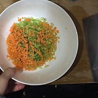 芹菜虾仁饼的做法图解1