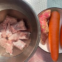 #感恩节烹饪挑战赛#胡萝卜红薯烧排骨的做法图解1