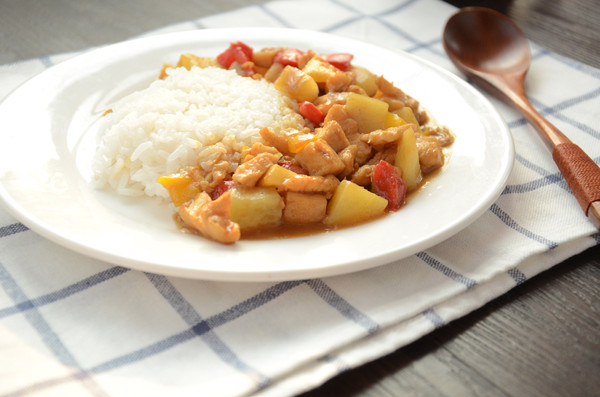 咖喱土豆鸡肉饭