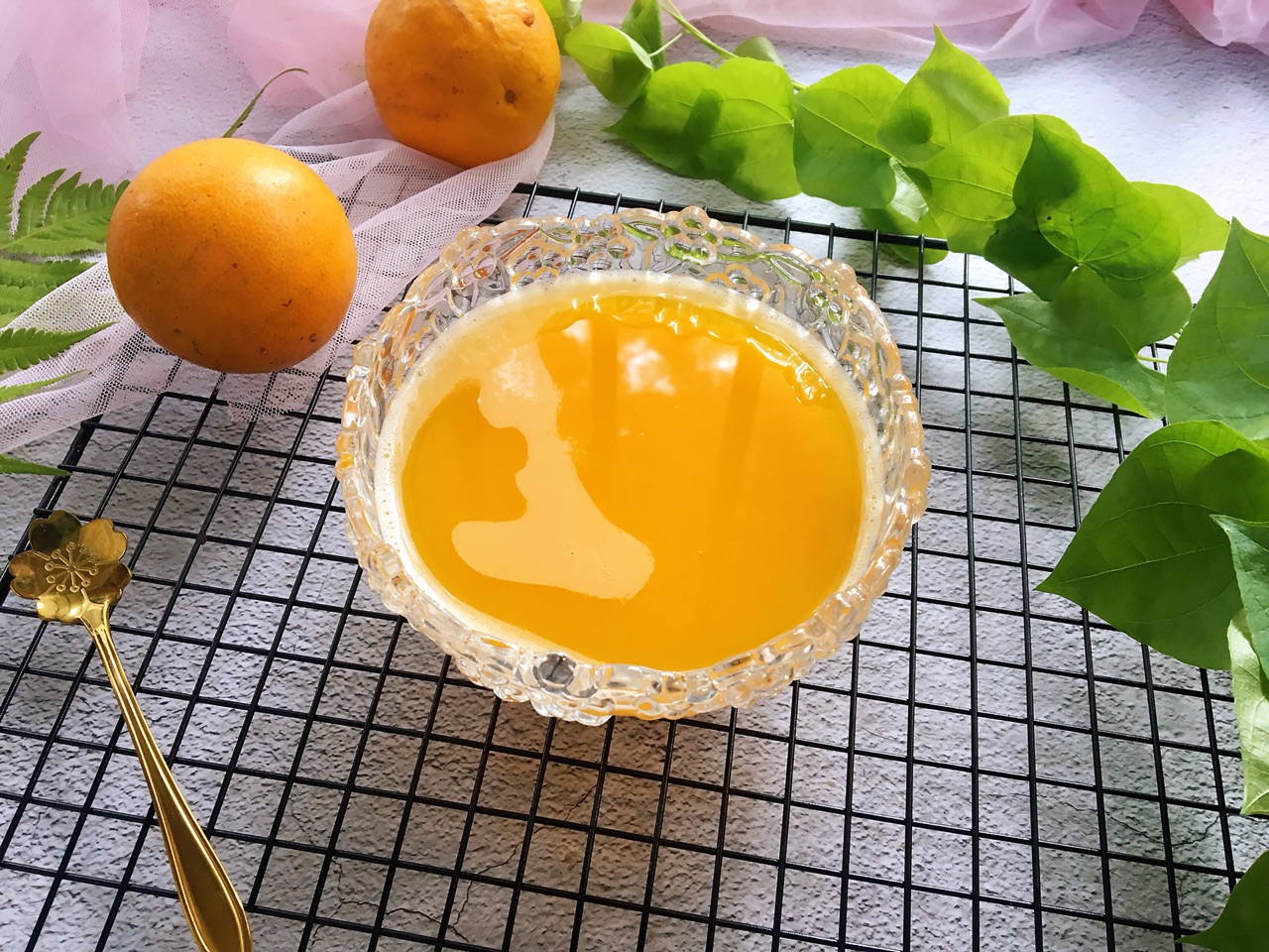 榨好的新鲜橙汁