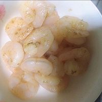 荤素搭配营养不贵 白胡椒番茄虾仁的做法图解5