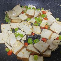 香干炒腊肠的做法图解3