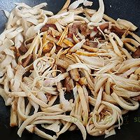 葱椒肉生炒菇菇的做法图解4