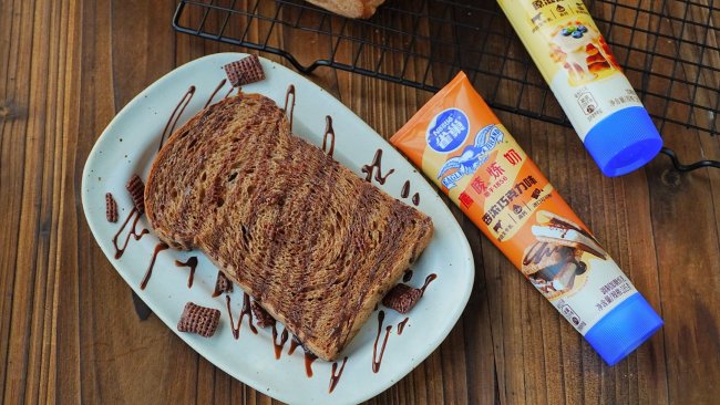 #奶香此刻，焙有钱花#巧克力炼乳脏脏吐司的做法