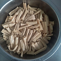 芹菜花生米拌腐竹的做法图解6