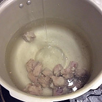 淮山排骨汤的做法图解2