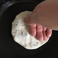 皮薄馅大的干烙馅饼--香椿馅饼的做法图解12