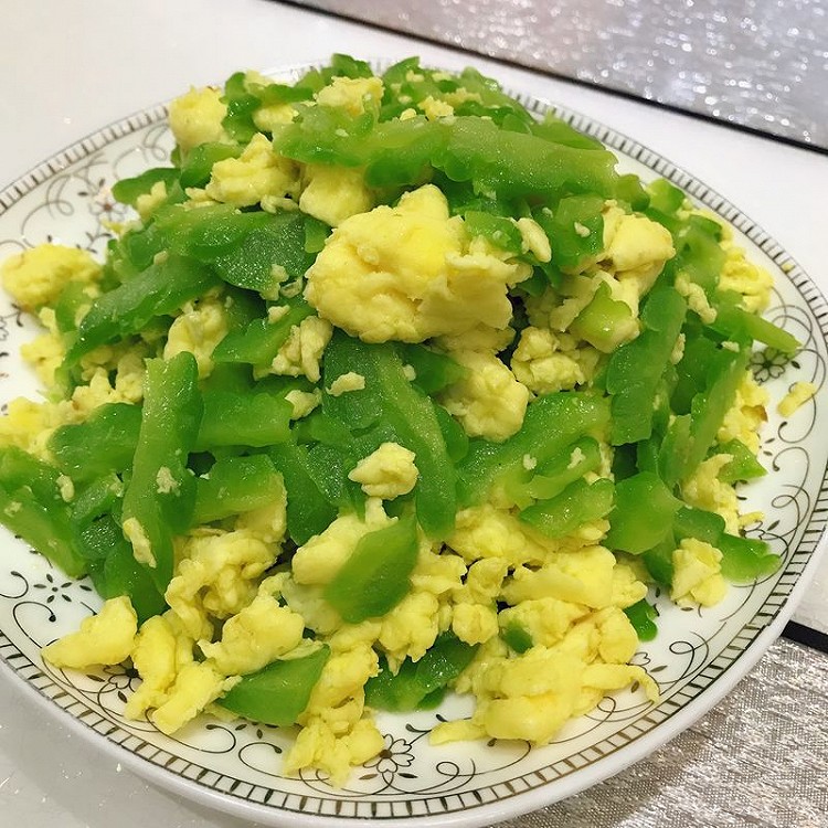 苦瓜炒鸡蛋的做法
