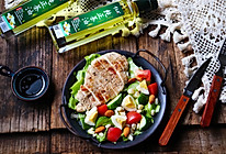 #全电厨王料理挑战赛热力开战！# 鸡胸肉蔬菜沙拉的做法