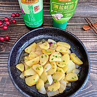 #李锦记X豆果 夏日轻食美味榜#洋葱炒土豆片的做法图解10