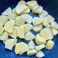 #李锦记X豆果 夏日轻食美味榜#洋葱炒土豆片的做法图解2