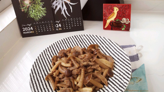 鹿茸菇炒牛肉