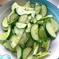 #巨下饭的家常菜#黄瓜火腿炒鸡蛋的做法图解2