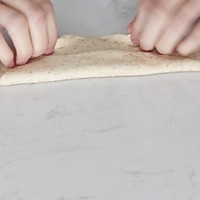 #美食视频挑战赛#德国碱水面包的做法图解6