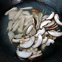 蚝油双菇炒鸡胸，有辣有鲜真下饭的做法图解3