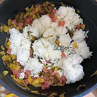 酸菜炒饭的做法图解7