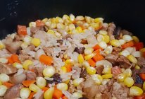 胡萝卜玉米焖饭的做法