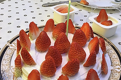 草莓蛋糕～快乐来了
