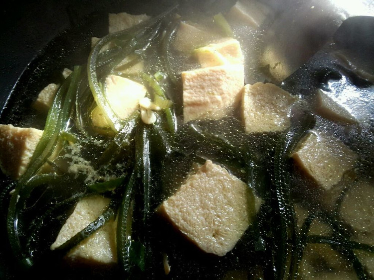 冻豆腐海带虾皮汤的做法