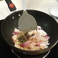 辣腐乳炖鸡翅的做法图解2