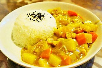 咖喱鸡肉土豆饭