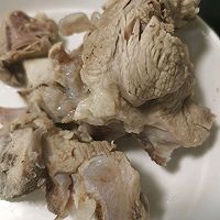 香菇木耳卤拆骨肉面（墨鱼汁面）的做法图解3