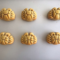 莲蓉蛋黄螃蟹月饼的做法图解12