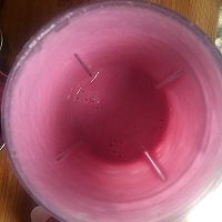 火龙果紫薯奶昔的做法图解3