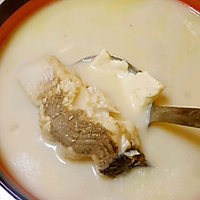 鱼尾豆腐汤
