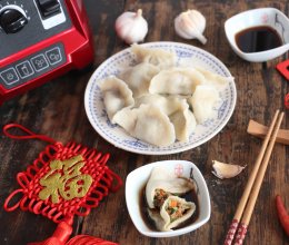 家常水饺-香菇胡萝卜韭菜猪肉馅的做法