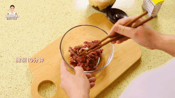 海边的孩子都喜欢吃海鲜、不只因它营养丰富，而是它鲜美无比！的做法图解3