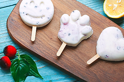 蓝莓和酸奶的经典组合，让你战胜酷暑