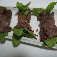 炎热夏天牛肉新吃法——薄荷牛肉卷的做法图解4