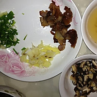 香菇鸡蛋炒饭的做法图解1
