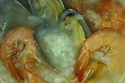 蛤蜊鲜虾粥