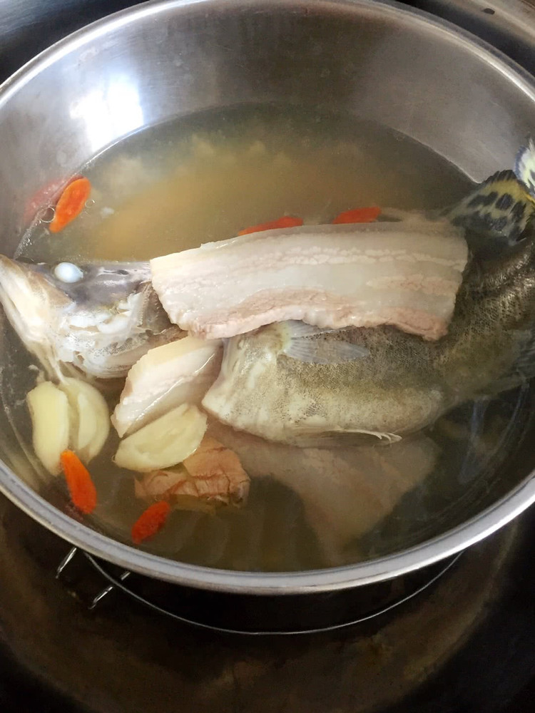 秘制滋补鳜鱼汤的做法