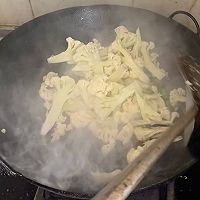 炒菜花的做法图解2