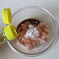 鸡蛋口蘑鸡肉面的做法图解2