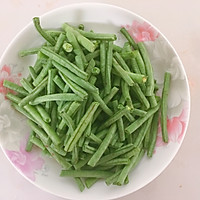 豇豆角炒辣椒的做法图解1