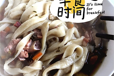 排骨汤手擀面