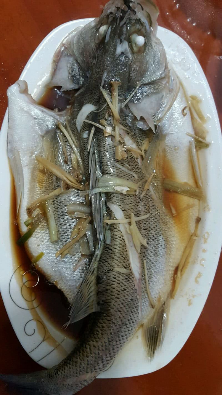 清蒸鲈鱼的做法